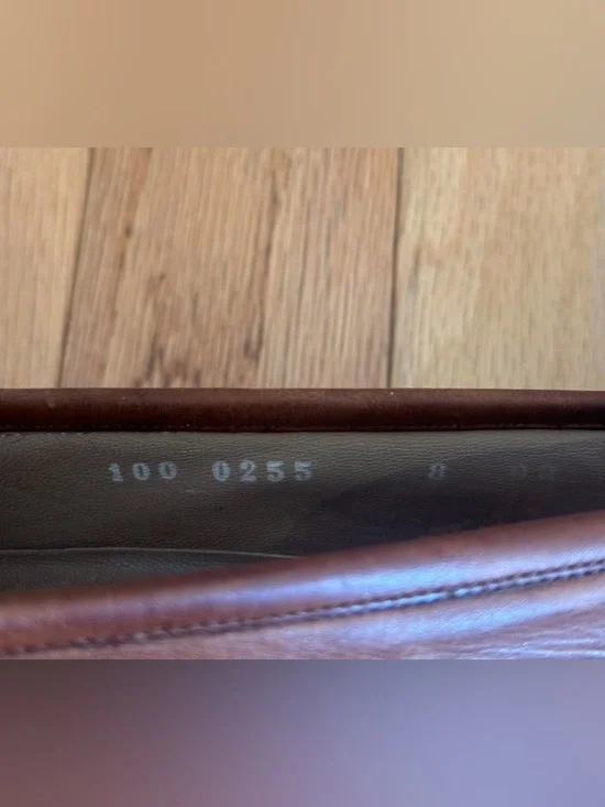 Gucci Women’s Brown Leather Horsebit Loafers. - Picture 5 of 8